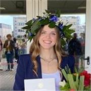 Sono Lisa, laureata in Chimica e diplomata al liceo scientifico, con una solida preparazione in entrambe le materie